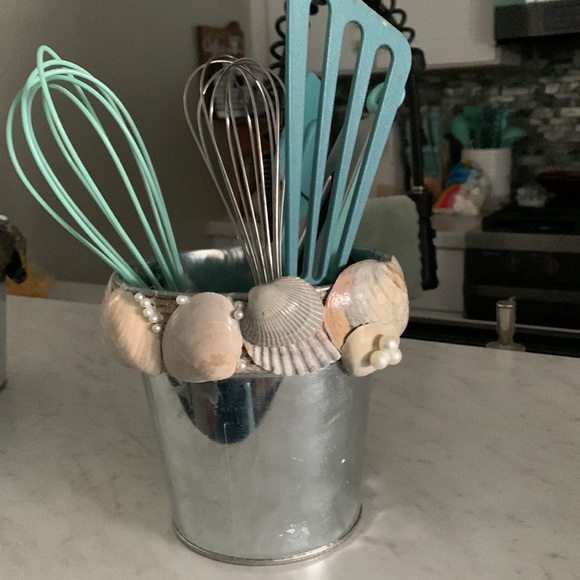 Shell decorative Ice Bin, Utensil Holder, Bathroom Hairbrush Holder and more - Picture 6 of 10